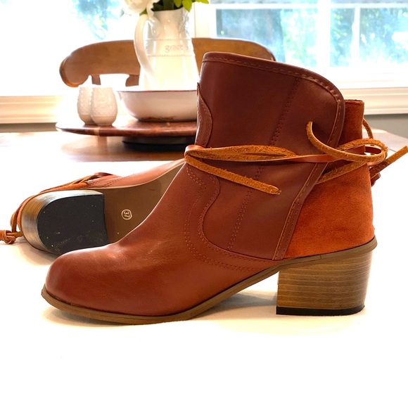 Boutique cognac western boots. Sz 6.5 Leather wraps faux leather and sue… - Picture 7 of 14